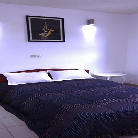 Hotel Black Legend Douala Ngoại thất bức ảnh